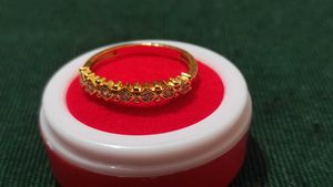 Uma Gold Finger Ring For Women