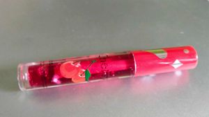 lip gloss translucent