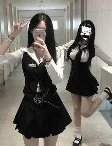 Black Pleated Y2K Punk Skirt