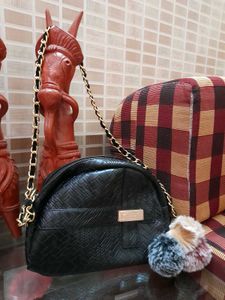 Black Croc Textured Sling Bag 🖤🐈‍⬛