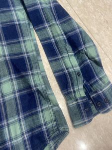 Levi’s.  Shirt 👔