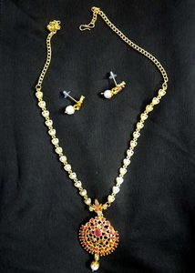 Stunning Pearl and Stone Jewellery Set