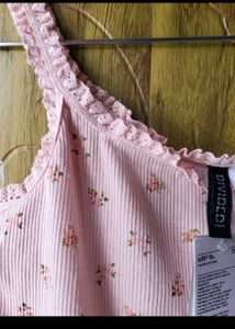 H&amp;M Floral Lace Trimmed Crop Top/ SIZE-M
