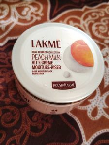 LAKME PEACH MILK VIT E CREME MOISTURIZER