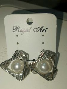 Royal Art Pearl Earrings