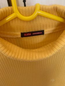 Turtleneck Yelllow Ribbed Tshirt