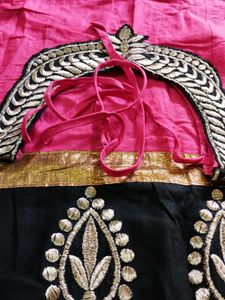 Hi Friends👭👬 This Is New Long Frock With Red And Black Combination With Gold Border And Cream Embriodery Work Large Size With Shirt Hands It&#39;s Beautiful Frock One Hour I Worn