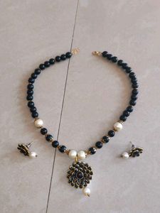 Black & White Beaded Necklace Set