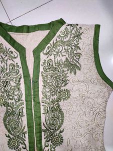 Embroidered Sleeveless Kurti