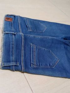 🌸 Stylish Floral Top + Stretchable Jeans Combo