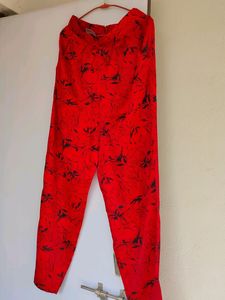 Silky Floral Straight Pant With Two Pockets And Zip On Back