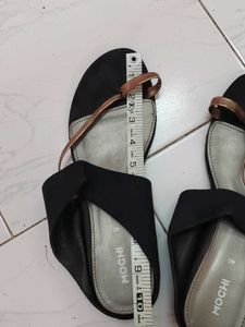 Like New Ladies Mochi Chappal