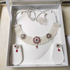 925 Pure Silver Elegant Necklace with earrings.