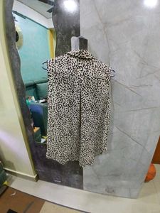 Leopard Print Sleeveless Blazer