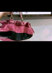 Hand Bag-2 slip pockets,3 small chain ,1 big chai