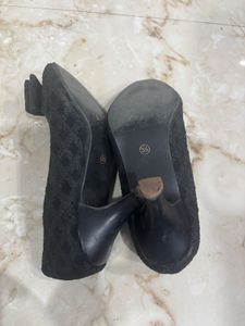 Used Black Heels Size 3 In Good Condition