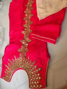 Kurta With Sleeve Nd Chunari