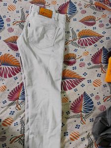 Distressed White Tone Jeans