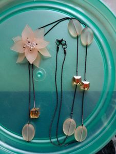 Unique Floral Pendant Necklace