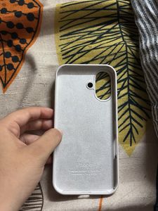 Off White Cover I Phone 16 Plus