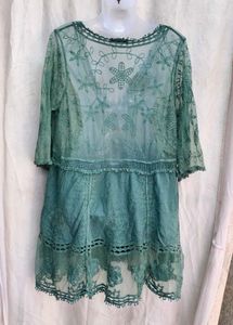 16412. Green Lace Detail Tunic Top