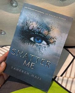 Shatter Me by Tahereh Mafi