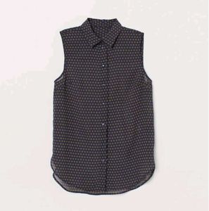 H&amp;M Sleeveless Button-Down Top
