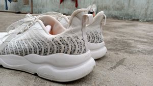 Redtape Sports Shoes For Men With Classic Look