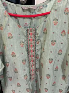 Avaasa Floral Print Kurti