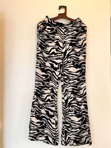 H&amp;M Flare Leg Pants (Xs)