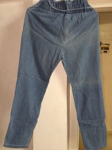 Ripped High-Waisted STREACHABLE Jeans