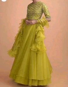New Bollywood Stayle Beautiful Lahenga Dress Ne