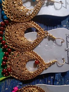 Colorful beaded fashion earrings