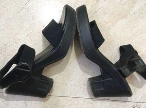 Black wedges Heels 👠