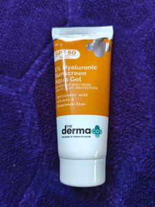 The Derma Co 1% Hyaluronic Sunscreen Aqua Gel SPF