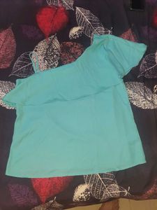 Branded one strip shoulder top size L