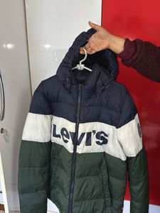 Like New Levi's Puffer Jacket - Stylish & Warm