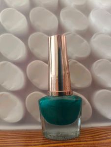 SEA GREEN NAIL POLISH