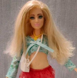 Cute Curvy Fashionista Barbie Doll