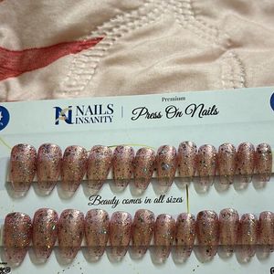 Press on nails