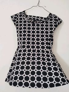 New Black & White Top