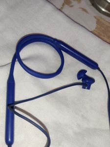 ONEPLUSS HANDFREE GUYS THIS IS VERY GOOD CONDITION