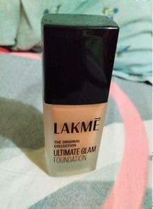 Lakme Invisible Finish SPF 8 Liquid Foundation, Sh