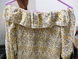 Off Shoulder Crop Leaves Top