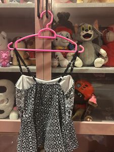 Sleeveless Black White Crop Top