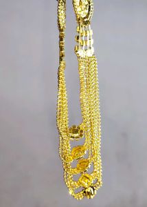 Sparkling Rhinestone Statement Necklace