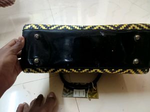 I am selling Ladies handbag And Also buy Coins Rat