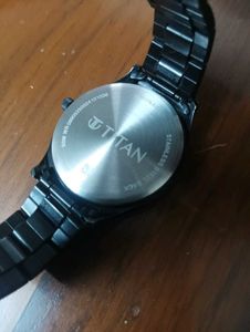 Titan Quartz Analog Watch - Black