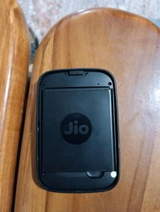 IT IS PORTABLE JIO ROUTER