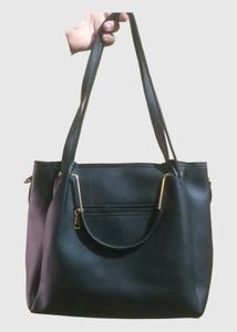 La Fille Black Shoulder Bag